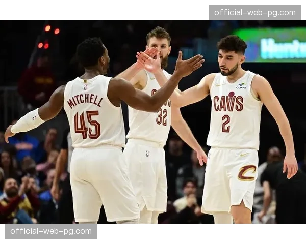 骑士场均抢断7.4次联盟第26,外线防守压迫性不足 骑士场均抢断7.4次联盟第26,外线防守压迫性不足